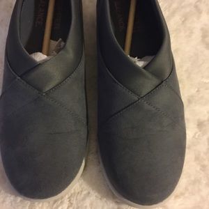 Women’s copper fit canvas shoes